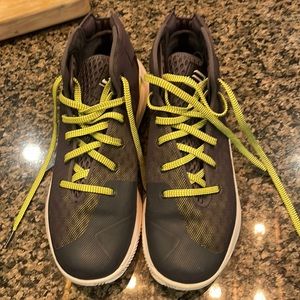 Curry basketball shoes size 8